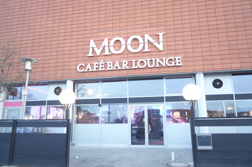 Moon Cafe Bar Lounge Hannover Garbsen Ambiente Aussenansicht und Innenansicht Beste Bar in Garbsen und Hannover