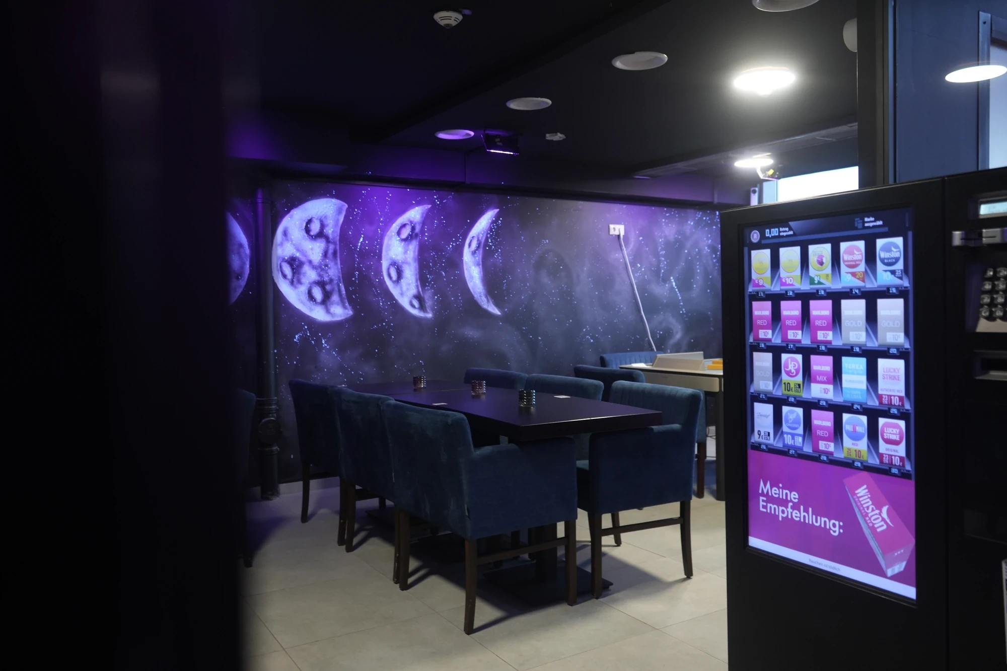 Moon Cafe Bar Lounge Hannover Garbsen Ambiente Aussenansicht und Innenansicht Beste Bar in Garbsen und Hannover