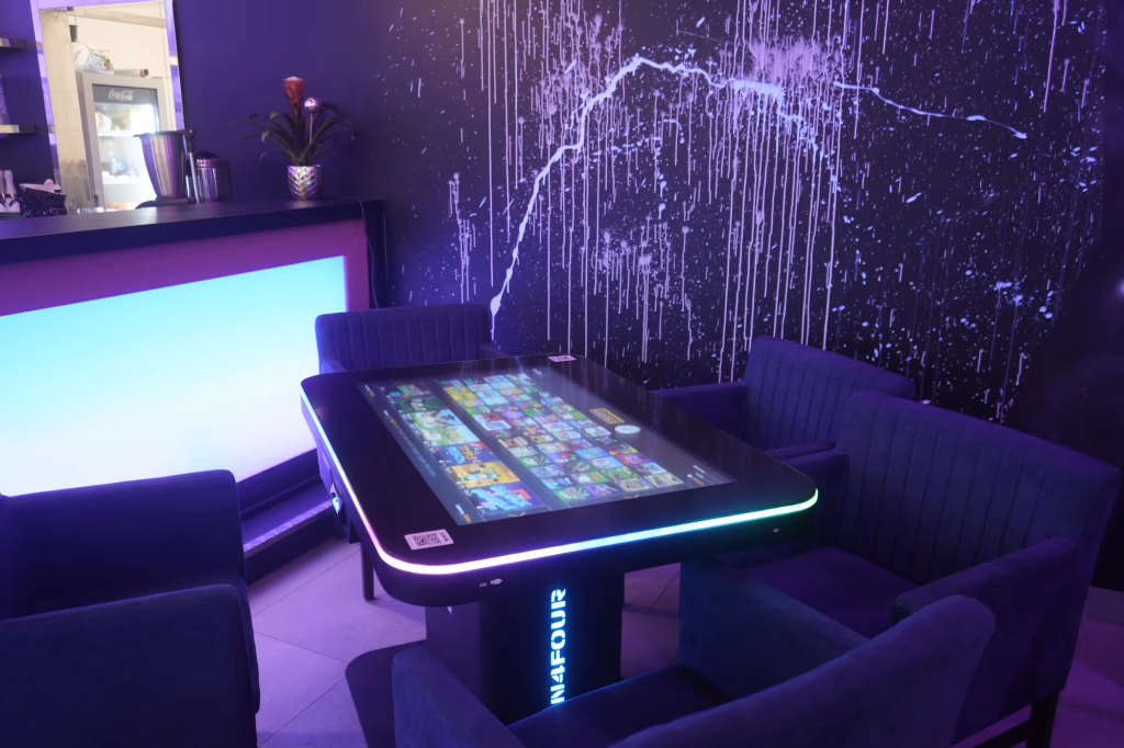 Moon Cafe Bar Lounge Hannover Garbsen Ambiente Aussenansicht und Innenansicht Beste Bar in Garbsen und Hannover