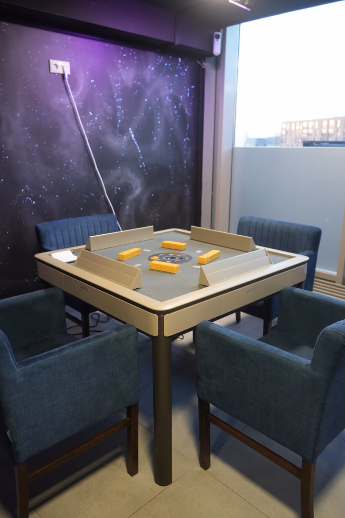 Moon Cafe Bar Lounge Hannover Garbsen Ambiente Aussenansicht und Innenansicht Beste Bar in Garbsen und Hannover